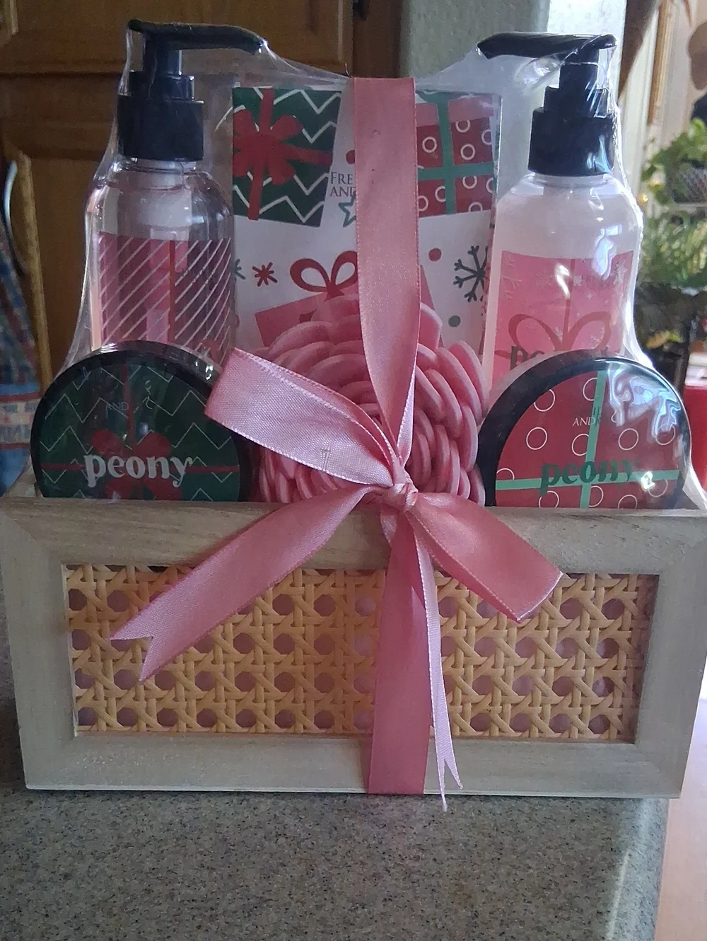 Peony Scented Pink Bath & Body Gift Set